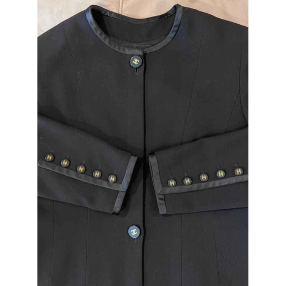 ✨Vintage CHANEL 1994 Collection CC Logo Black Wool Suit Jacket Blazer Coat - Picture 16 of 16